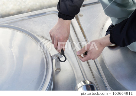 水箱檢查 103664911