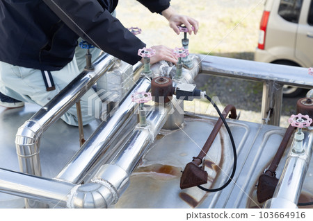 Receiving tank inspection 103664916