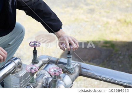 Water tank inspection 103664923