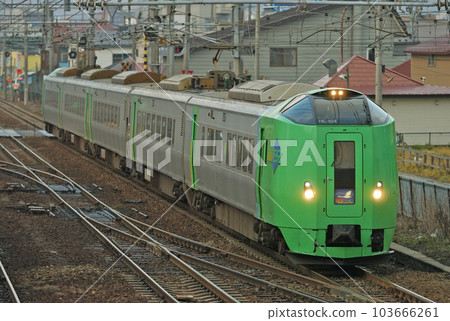 Hakodate Main Line Goryokaku - Hakodate JR Hokkaido Series 789 Series 0 HE104 formation (Hakodate) Super Shiratori Hakodate Main Line Goryokaku - Hakodate JR Hokkaido Series 789 Series 0 HE104 formation (Hakodate) Super Shiratori 103666261