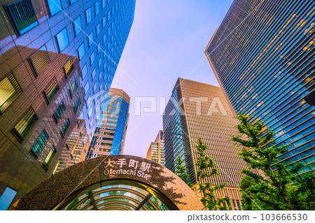 More than 4 weeks since the transition to the 5th class of the Tokyo cityscape in Japan ... Looking at Otemachi Station entrance C10 = June 7 103666530