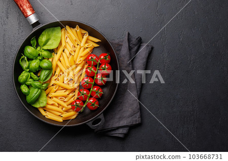A vibrant representation of the Italian flag made with pasta, basil, and tomatoes 103668731