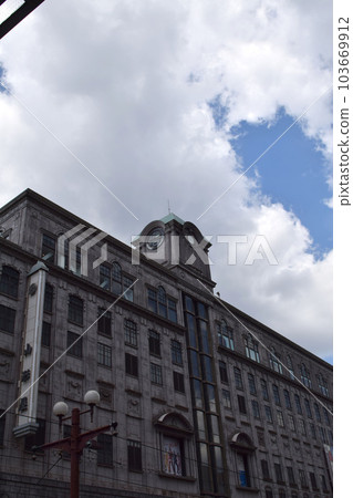 一座建築物 103669912