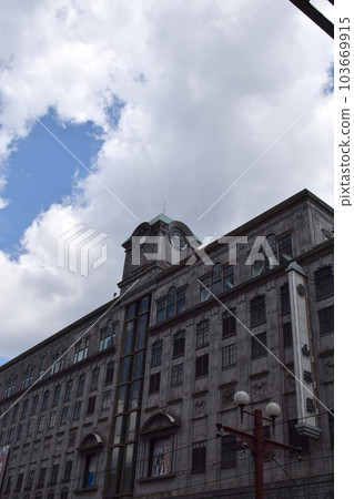 一座建築物 103669915