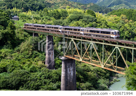 [Kisei Main Line] Limited Express Nanki No. 6 crossing the Miseya Bridge 103671994