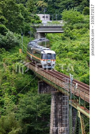 [Kisei Main Line] Limited Express Nanki No. 5 crossing the Miseya Bridge 103672017