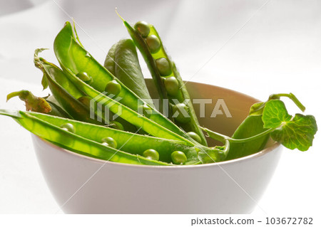 peas in their pods 103672782