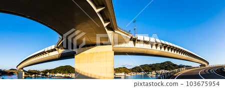 Morning panorama of Ushibuka Haiya Bridge [Ushibuka, Amakusa City, Kumamoto Prefecture] 103675954