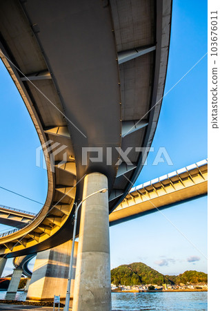 Morning view of Ushibuka Haiya Bridge [Ushibuka, Amakusa City, Kumamoto Prefecture] 103676011
