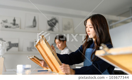 draw a sketch draw a sketch 103677344