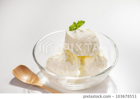 冰鎮可口的冰淇淋 冰鎮可口的冰淇淋 103678551