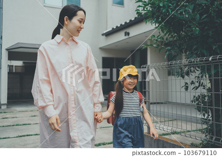 elementary student, primary school child, schooler 103679110