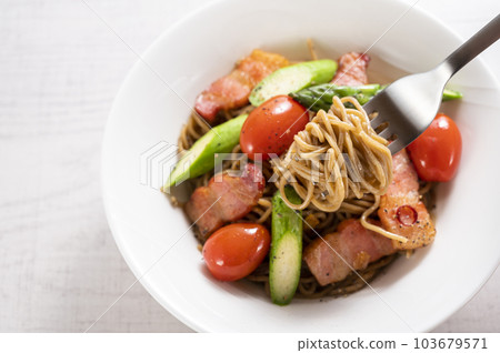 全麥意大利面培根蘆筍 103679571