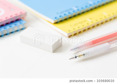 筆記本和活動鉛筆(文具) 筆記本和活動鉛筆(文具) 103680010