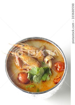 A bird's-eye view of hot tom yum kung on a white background 103680598