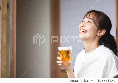 Woman drinking beer 103681129