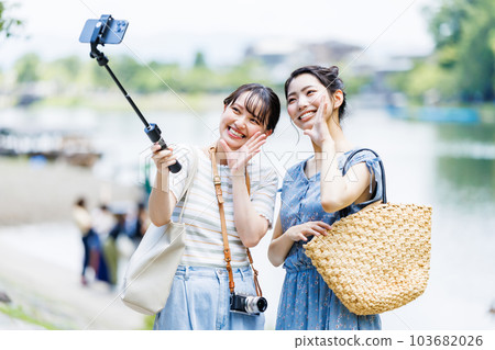 女子出遊留影留念 103682026