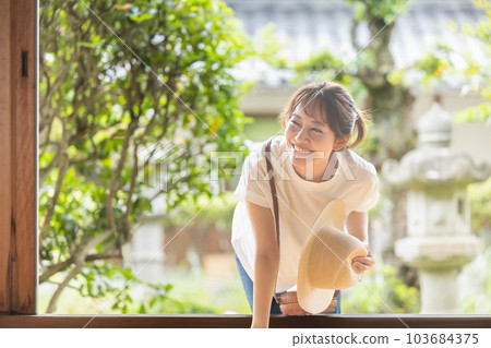 女性回家形象 103684375