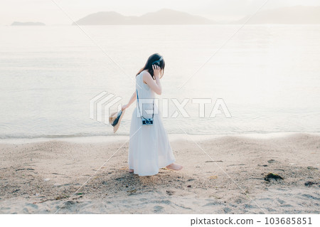 戴耳機看海的女人 戴耳機看海的女人 103685851