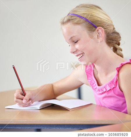 Enjoying todays lessons. a primary school class. Enjoying todays lessons. a primary school class. 103685920