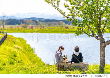 A couple taking a coffee break Park Lake A couple taking a coffee break Park Lake 103686333