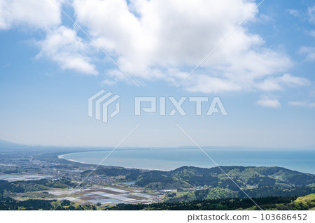 The view from Mt. Kanpu, the topography of Katagami City 103686452
