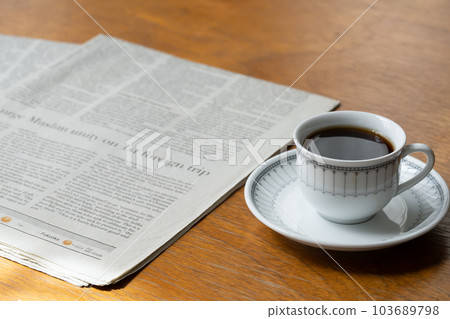 英文報紙,早晨,日出,咖啡 英文報紙,早晨,日出,咖啡 103689798