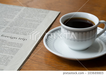 英文報紙,早晨,日出,咖啡 英文報紙,早晨,日出,咖啡 103689803