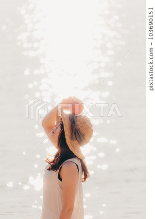 woman with an apple on the beach 103690151