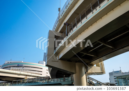 橫濱首都高速公路錦江交叉路口畫曲線 2023.05 b-1 103691387