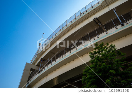 橫濱首都高速公路錦江交叉路口畫曲線 2023.05 c-1 103691398