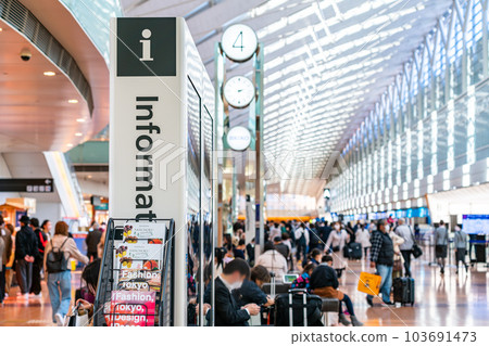 [Tokyo] Haneda Airport Departure Lobby with a Futuristic Atmosphere 103691473