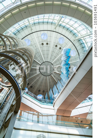 [Tokyo] Terminal 2 of Haneda Airport with a futuristic atmosphere 103691491