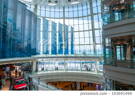 [Tokyo] Terminal 2 of Haneda Airport with a futuristic atmosphere 103691499