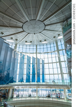 [Tokyo] Terminal 2 of Haneda Airport with a futuristic atmosphere 103691501