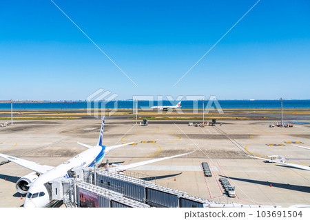 [Tokyo] Airplane under maintenance at Haneda Airport 103691504