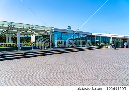 [Tokyo] Haneda Airport Observation Deck Where You Can See Many Planes 103691505