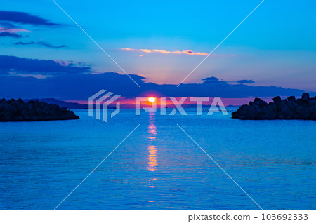[鳴門風景]海上神聖的日出 103692333