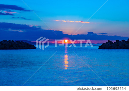 [鳴門風景]海上神聖的日出 103692334