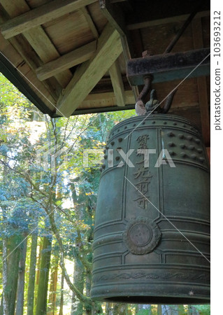 The hanging bell of Kozenji Temple, Komagane City, Nagano Prefecture 103693212