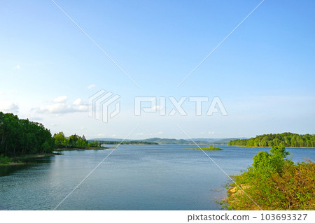 北海道芳華內町 楫欏內湖 鮮綠的楫欏內湖 103693327