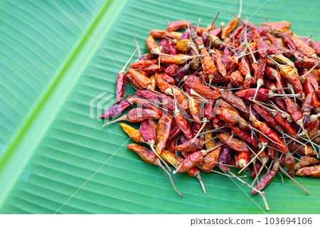 Hot red dried chili peppers 103694106
