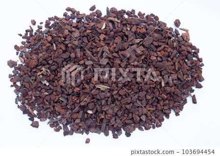 Pine bark is an ingredient for cultivation. Beneficial to the soil and plants. Pine bark is an ingredient for cultivation. Beneficial to the soil and plants. 103694454