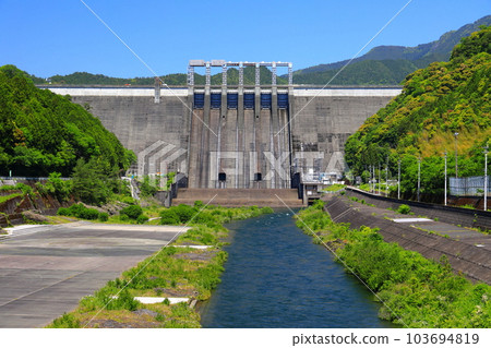 [Kochi Prefecture] Sunny Sameura Dam 103694819
