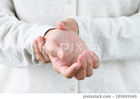 Physical symptoms – numbness and tremors in the hands Physical symptoms – numbness and tremors in the hands 103695049