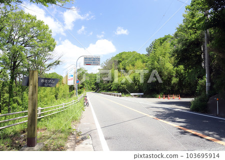Approach road to the Donto Dam (Miki City, Hyogo Prefecture) Approach road to the Donto Dam (Miki City, Hyogo Prefecture) 103695914