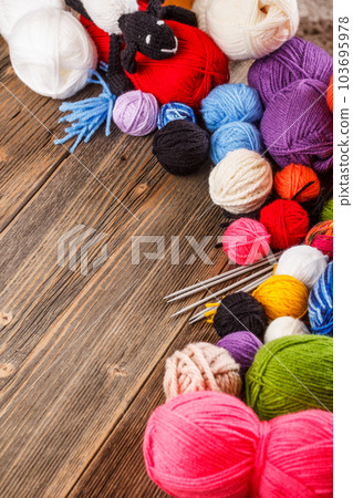 Frame of knitting yarn Frame of knitting yarn 103695978