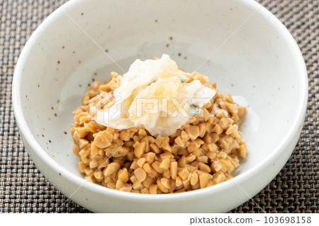 納豆。 (Hikiwari 納豆配芥末醃製鯡魚子(Sankai 醃製))。 納豆。 (Hikiwari 納豆配芥末醃製鯡魚子(Sankai 醃製))。 103698158