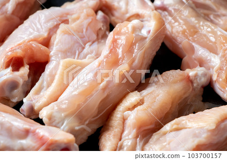 Bake chicken (young chicken wings) in a frying pan. Bake chicken (young chicken wings) in a frying pan. 103700157