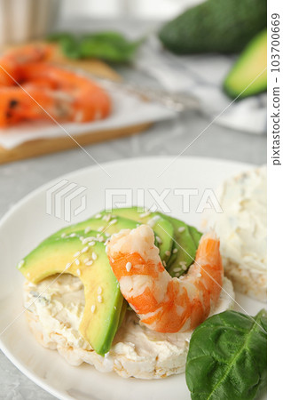 Puffed rice cake with shrimp and avocado served on table 103700669
